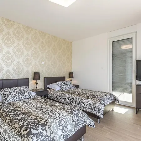 Flore Villa Rogoznica (Sibenik-Knin)